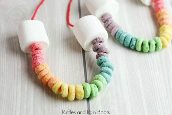 Make a rainbow necklace out of cereal and yarn.